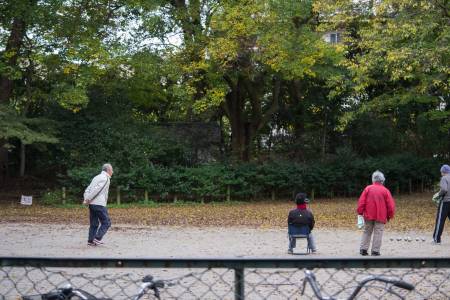 Ils jouaient à la pétanque dans le parc !